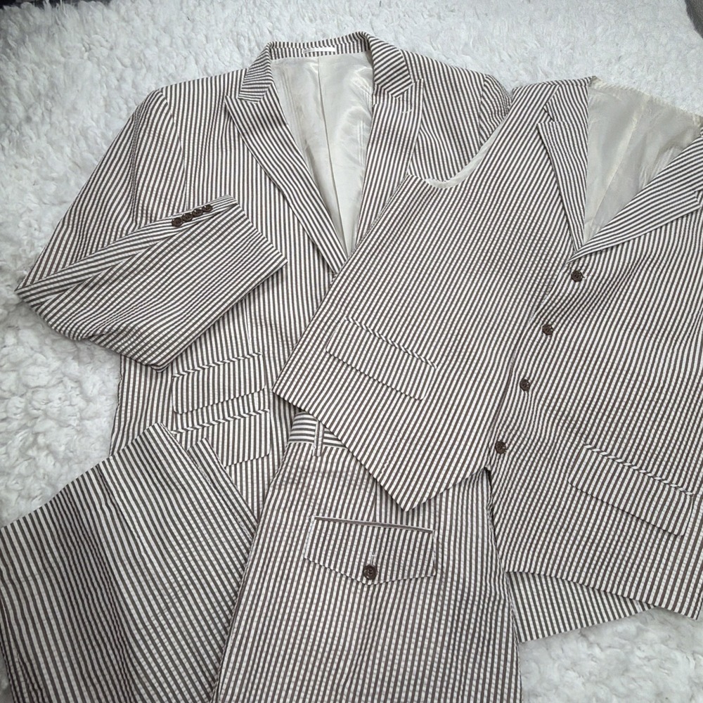 Men's Seersucker 3 Piece Suit 48R Blazer Vest & Trouser Straight Leg 42x31 New!!